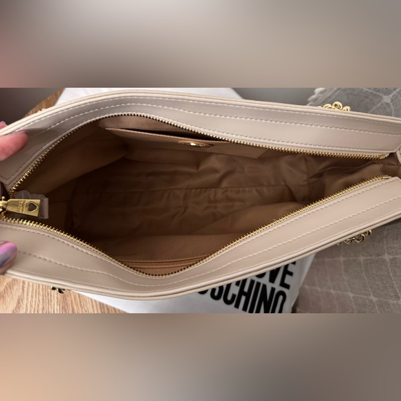 NWT Love Moschino Cream Quilted Borsa Tote & Gold Chain Handles(with dust bag) - Picture 14 of 16